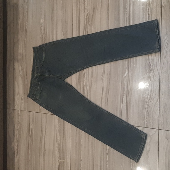 Levis - Picture 2 of 5